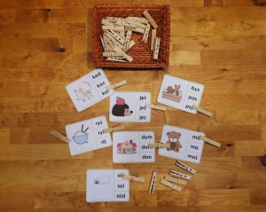 Klamerkowe zaznacz 3 literowy wyraz 